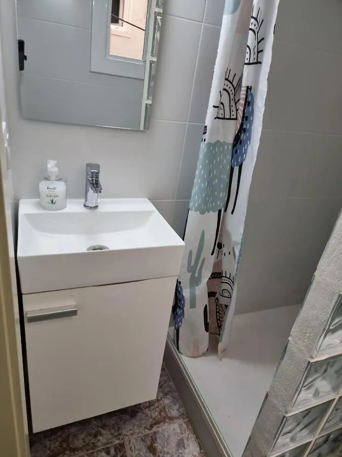 2 Bedrm Bcn Down Ac Wifi 30 Nigths Min Apartment Barcelona